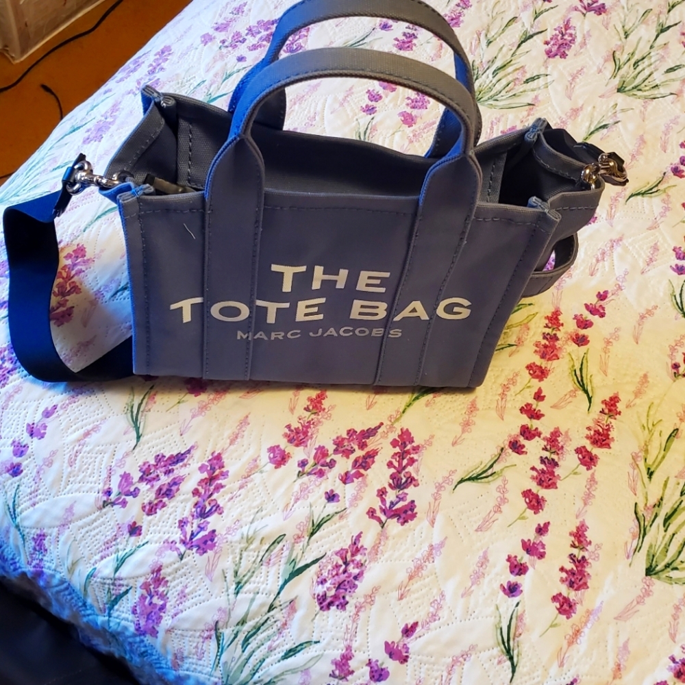 Small Marc Jacob tote with zipper